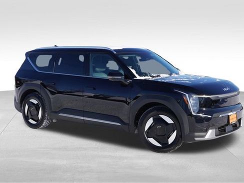 Used 2026 Kia EV9 Wind image 2