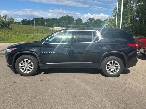 Used 2020 Chevrolet Traverse LT w/ LPO, Floor Liner Package AWD/4WD image 2