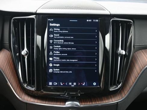 Used 2023 Volvo XC60 B5 Ultimate w/ Protection Package Premier image 16