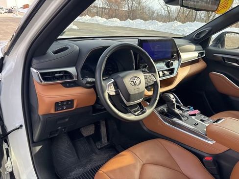 Used 2023 Toyota Highlander Platinum image 47