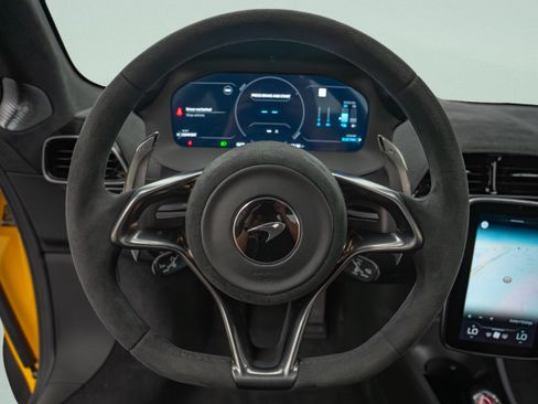 Used 2024 McLaren Artura RWD image 39