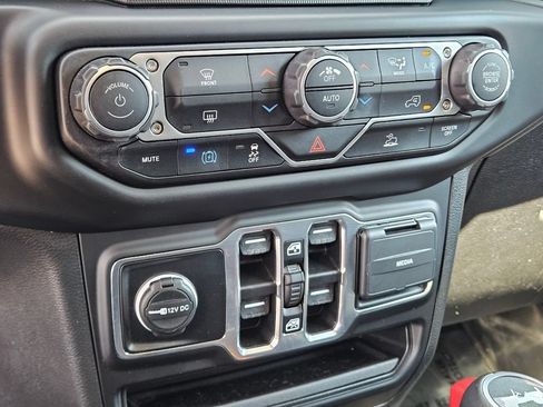 Used 2023 Jeep Wrangler Unlimited Sahara AWD/4WD image 22
