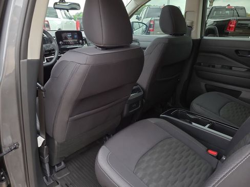 Certified 2025 Nissan Pathfinder SV w/ SV Premium Package FWD image 9