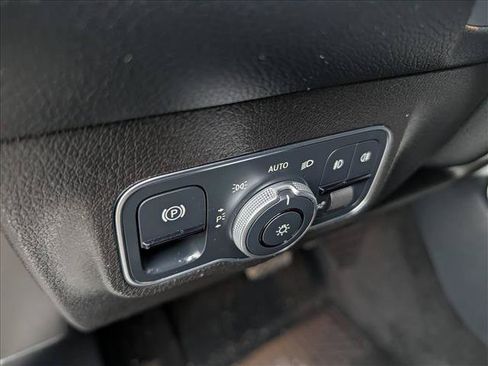 Used 2021 Mercedes-Benz GLB 250 4MATIC image 26