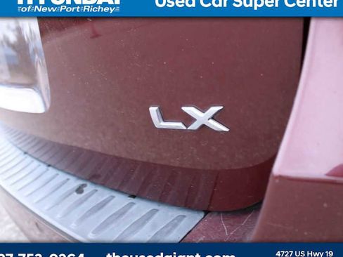 Used 2016 Kia Sedona LX w/ LX Convenience Package image 5