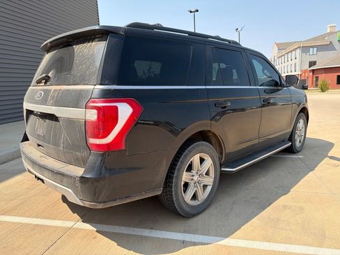 Used 2018 Ford Expedition XLT w/ Equipment Group 202A AWD/4WD image 3