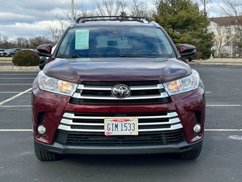 Used 2017 Toyota Highlander XLE image 2