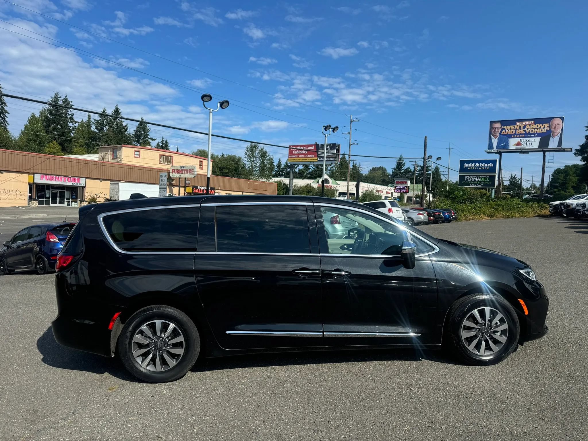 Used 2023 Chrysler Pacifica Limited FWD image 7