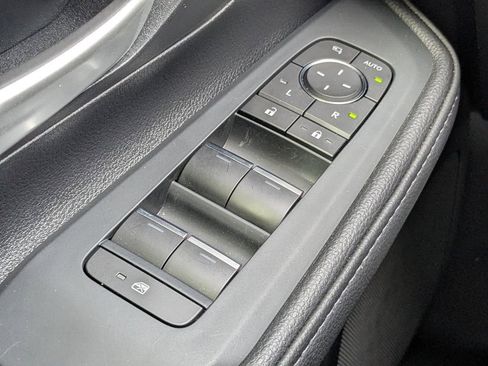 Used 2025 Toyota Grand Highlander FWD image 27