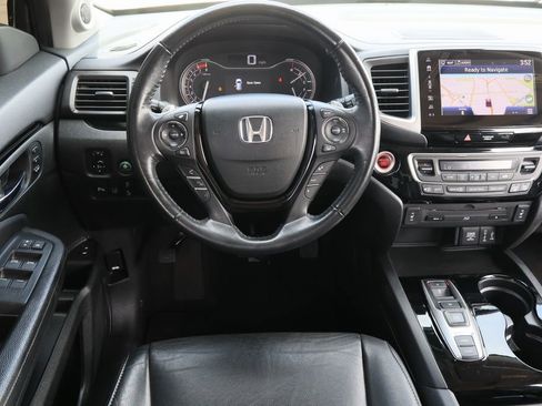 Used 2018 Honda Pilot Touring image 23