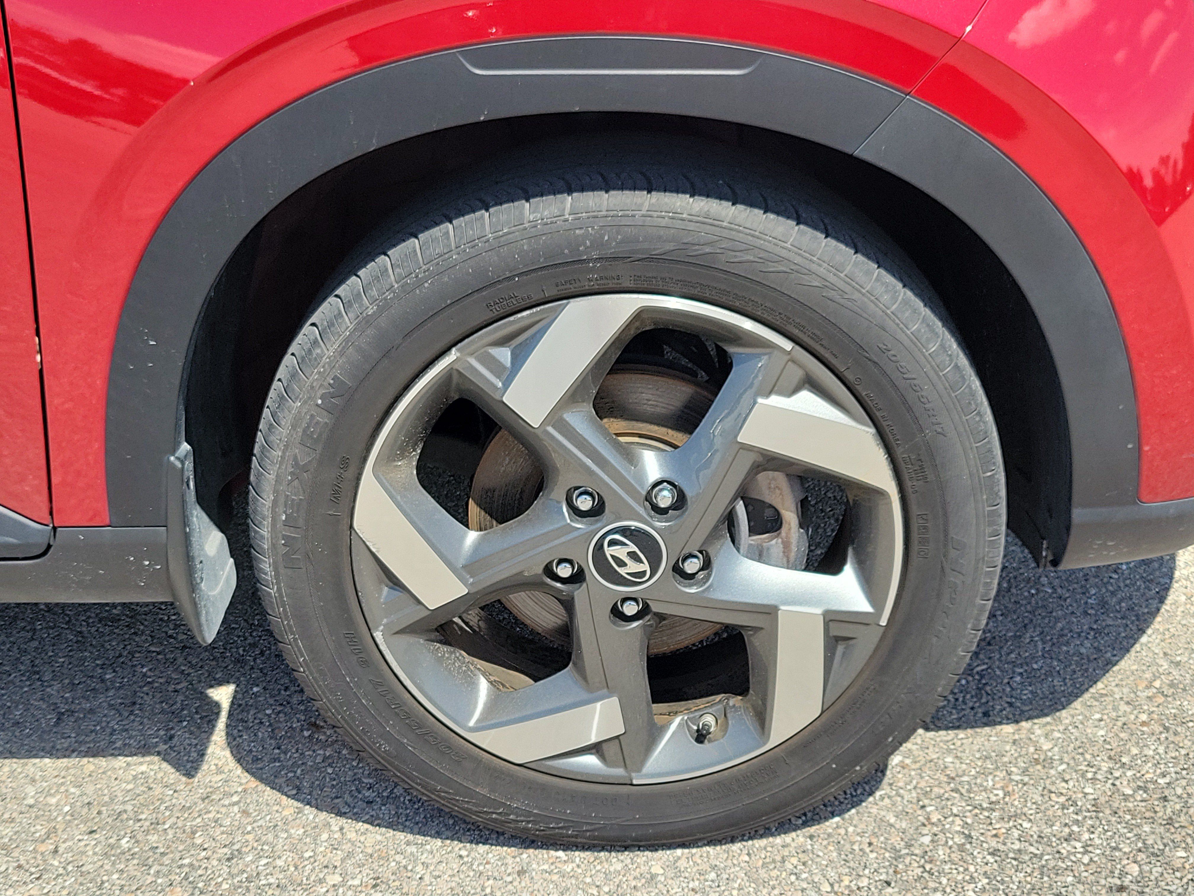 Used 2022 Hyundai Venue Limited FWD image 10