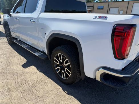 Used 2020 GMC Sierra 1500 SLT w/ X31 Off-Road Package AWD/4WD image 1