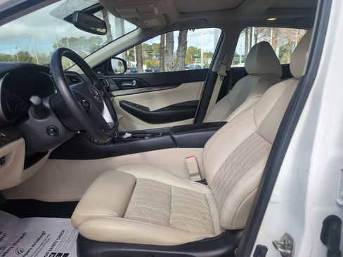 Used 2018 Nissan Maxima Platinum image 16