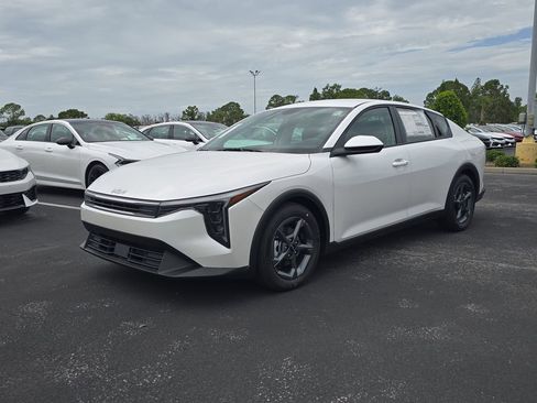 New 2026 Kia K4 FWD image 4