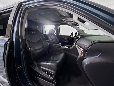 Used 2020 Cadillac Escalade Luxury image 24