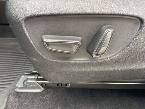 Used 2025 Toyota Grand Highlander FWD image 18