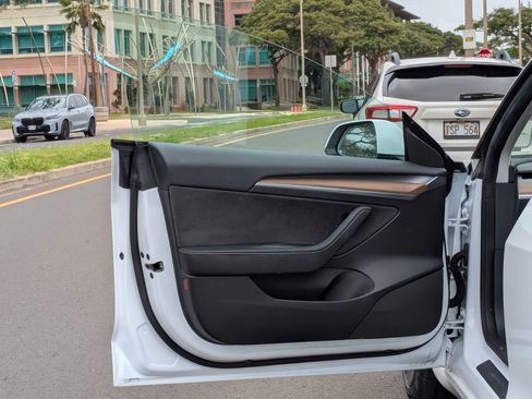 Used 2023 Tesla Model 3 Standard Range image 8