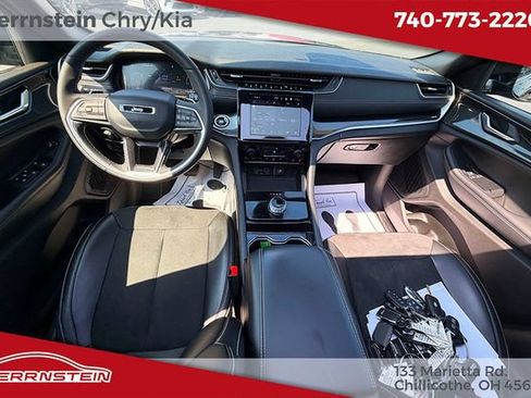 Used 2023 Jeep Grand Cherokee Altitude AWD/4WD image 10
