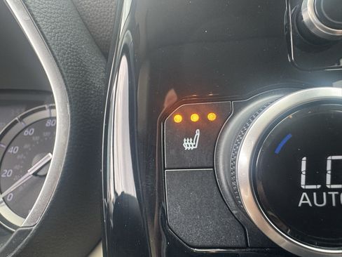 Used 2022 Toyota Highlander XLE FWD image 20