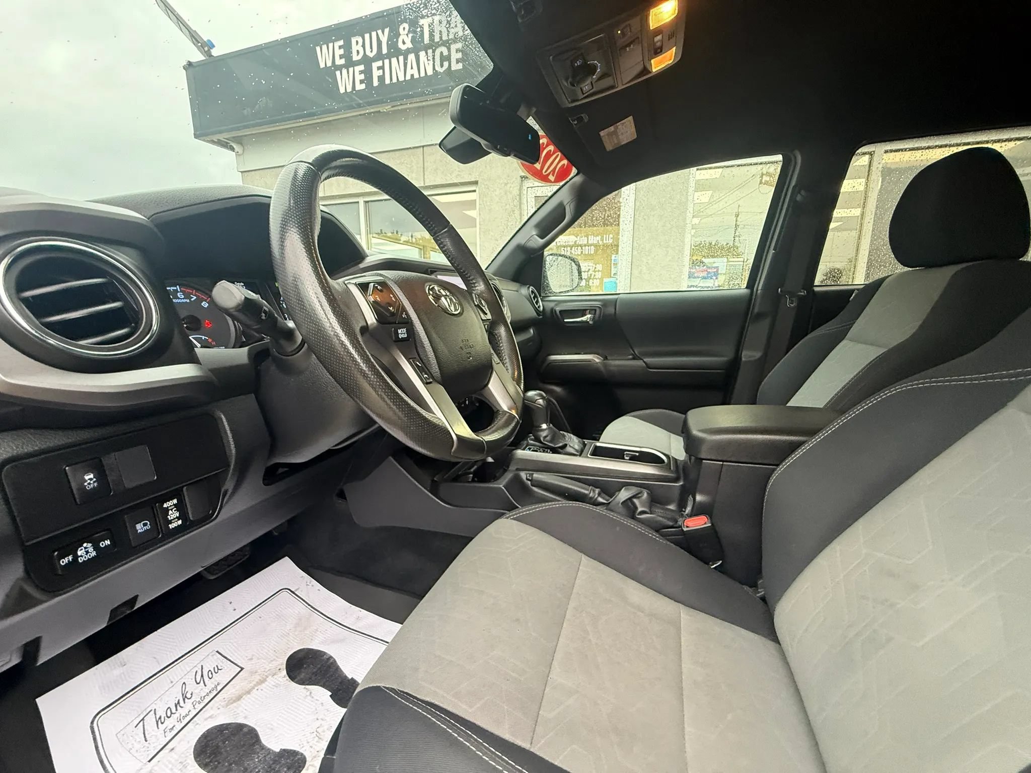 Used 2022 Toyota Tacoma TRD Off-Road AWD/4WD image 10