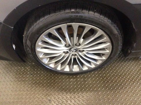 Used 2017 Toyota Avalon Limited FWD image 29