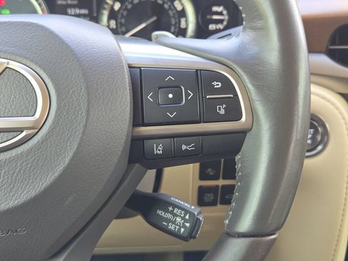 Used 2020 Lexus LX 570 4WD w/ Luxury Package image 29