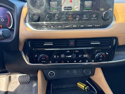 Used 2021 Nissan Rogue Platinum image 17