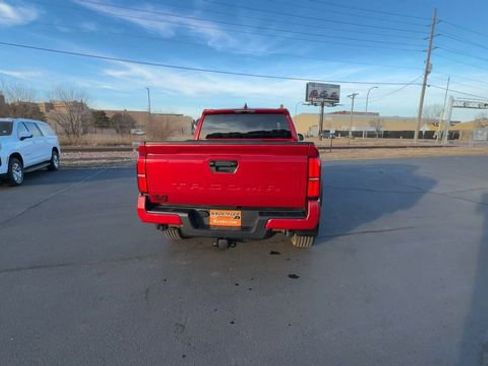 Used 2025 Toyota Tacoma TRD Off-Road image 7