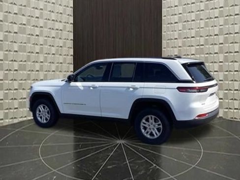 Certified 2023 Jeep Grand Cherokee Laredo AWD/4WD image 7