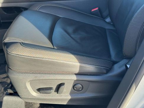 Used 2025 Nissan Pathfinder SL image 28