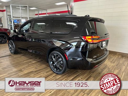 New 2026 Chrysler Pacifica Limited w/ S Appearance Package AWD/4WD image 3