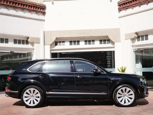 Used 2023 Bentley Bentayga Extended Wheelbase AWD/4WD image 5
