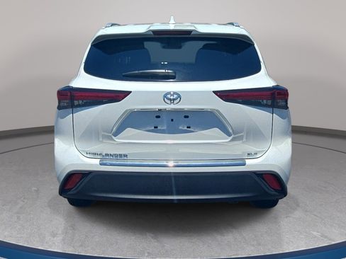 Used 2023 Toyota Highlander XLE FWD image 6
