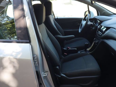 Used 2018 Chevrolet Trax LS AWD/4WD image 22