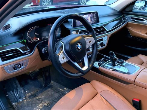 Used 2020 BMW 750i xDrive w/ Autobahn Package image 18