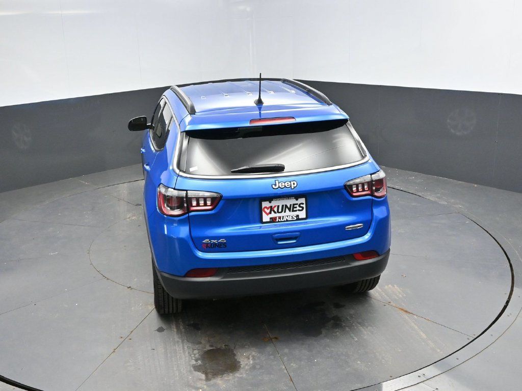 Used 2024 Jeep Compass Latitude AWD/4WD image 29
