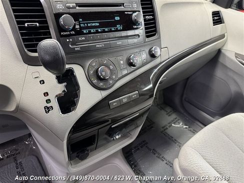 Used 2012 Toyota Sienna LE image 16