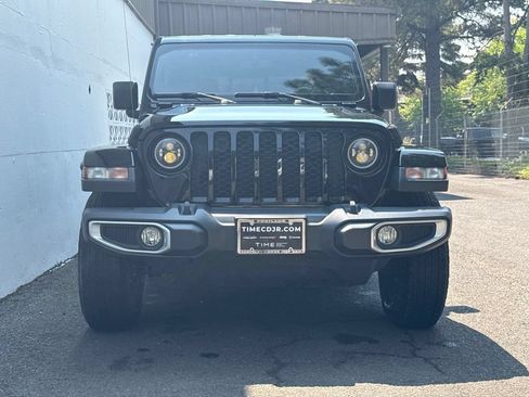 Used 2023 Jeep Gladiator Sport AWD/4WD image 3