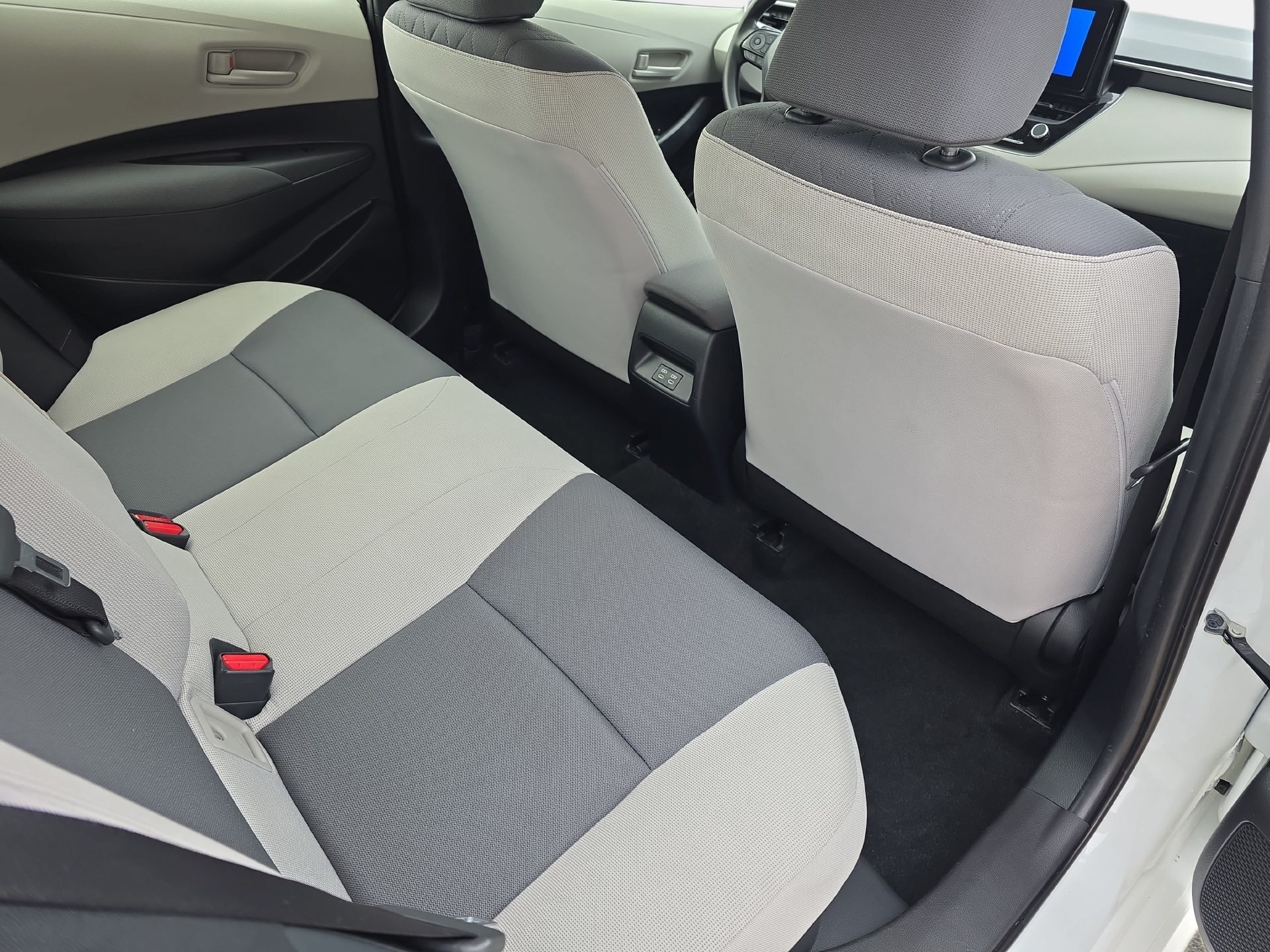 Used 2023 Toyota Corolla LE FWD image 11