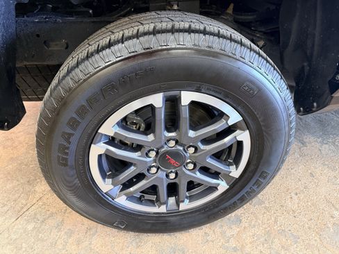 Used 2024 Toyota Tacoma TRD Sport w/ TRD Sport Premium Package AWD/4WD image 21