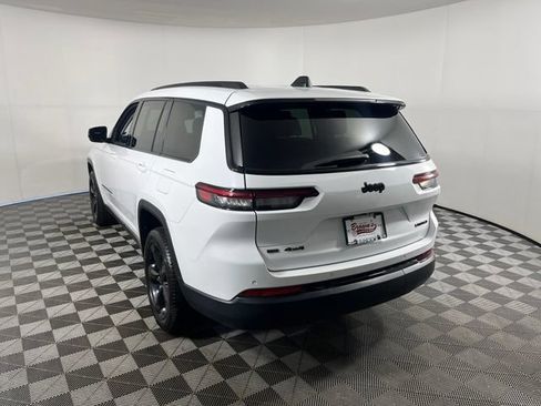 Used 2022 Jeep Grand Cherokee L Limited w/ Black Appearance Package AWD/4WD image 5
