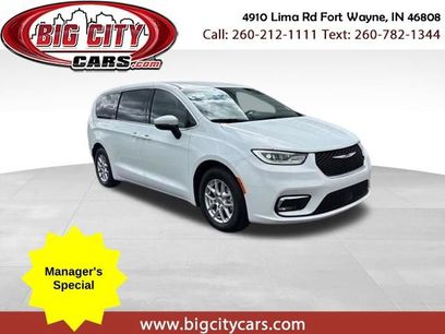 Used 2023 Chrysler Pacifica Touring