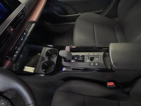 Certified 2024 Toyota Prius Prime SE image 22