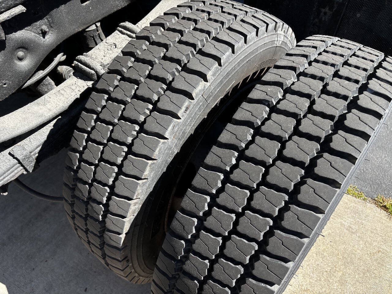 Used 2008 Ford F550 4x4 Regular Cab Super Duty image 6