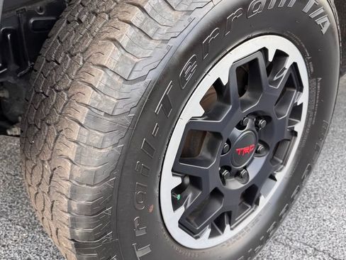 Used 2024 Toyota Tacoma TRD Off-Road AWD/4WD image 28