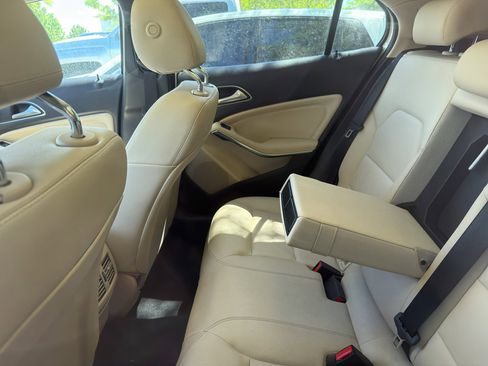 Used 2019 Mercedes-Benz GLA 250 4MATIC w/ Premium Package image 5