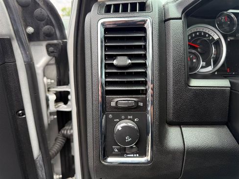 Used 2015 RAM 1500 Laramie w/ Convenience Group AWD/4WD image 32
