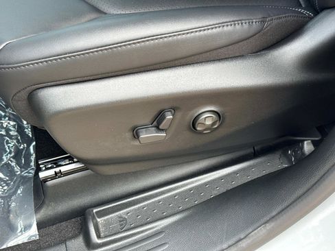 New 2026 Chrysler Pacifica Select FWD image 18