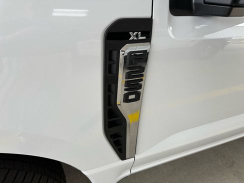 New 2026 Ford F250 XL w/ XL Chrome Package RWD image 4