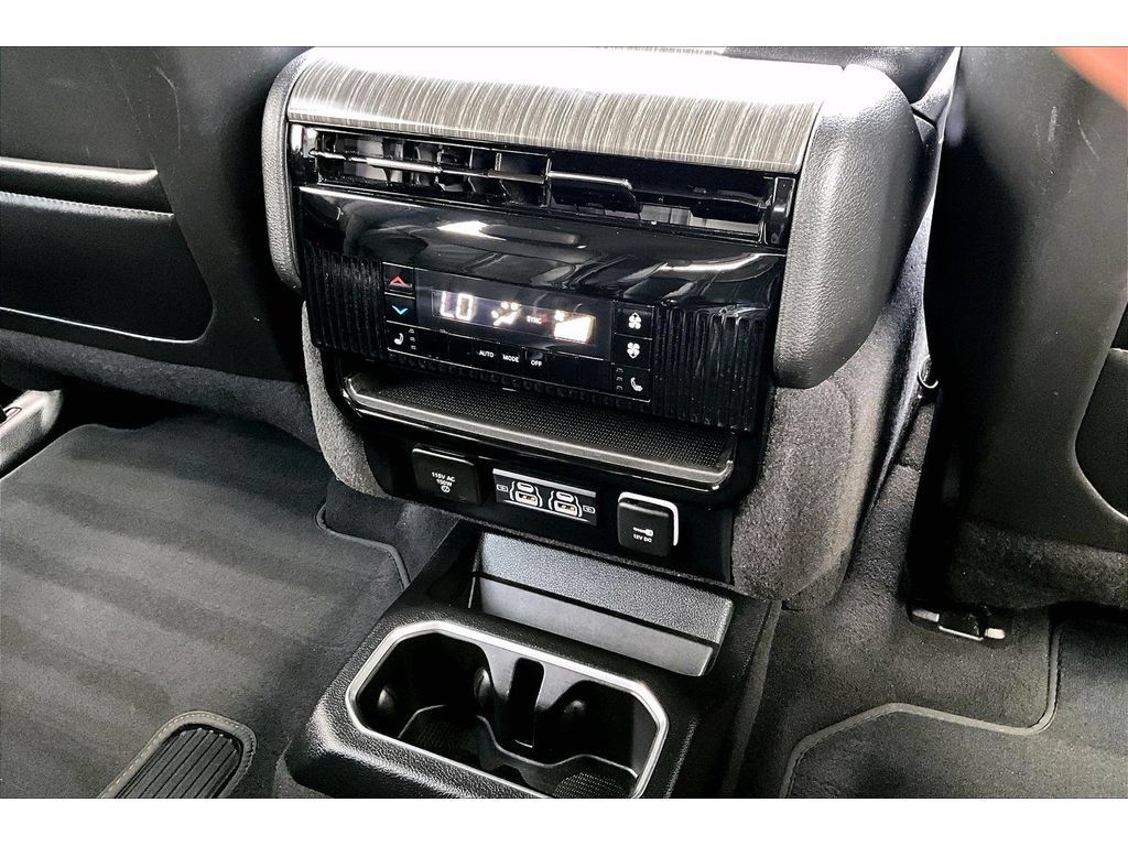 Used 2024 Jeep Wagoneer Series II AWD/4WD image 13